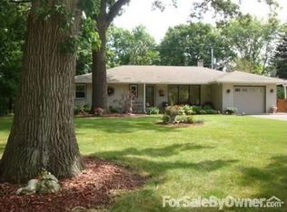 605 Oak Dr, Waterford, WI 53185