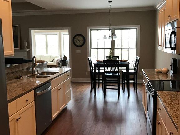 2nd image of 1025 Berry Hill Dr #1025