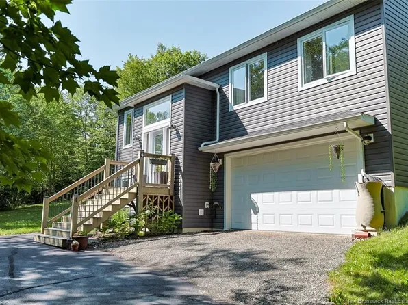 4 Epworth Park Rd, Grand Bay Westfield, NB E5K 1W2