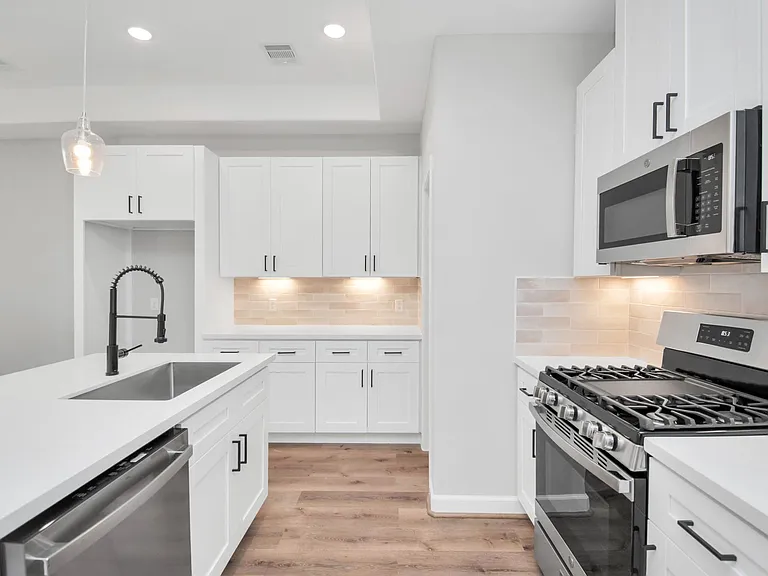2355 Hoskins Dr — Photo 12
