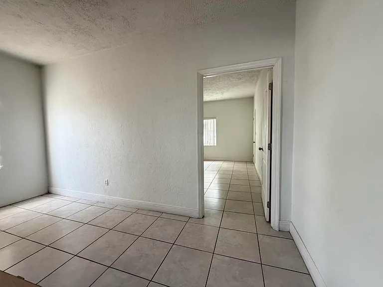 313 N Krome Ave #A — Photo 10