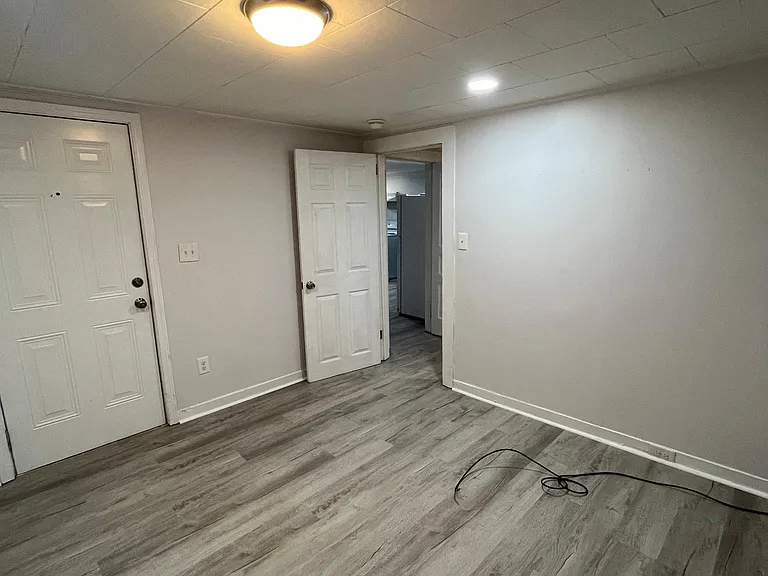 409 W Graham St — Photo 9