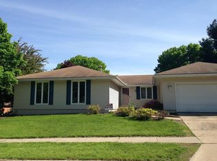 8002 Alpine Dr, Urbandale, IA 50322