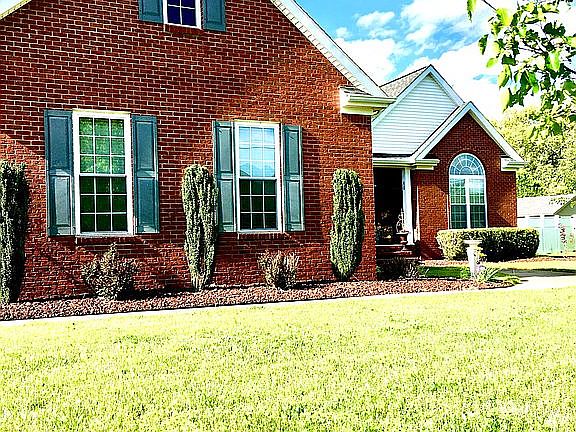 2nd image of 90 Edinborough Dr W