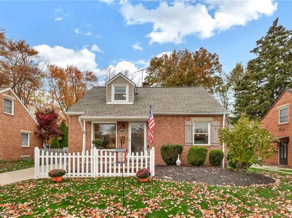 22582 Macbeth Ave, Fairview Park, OH 44126