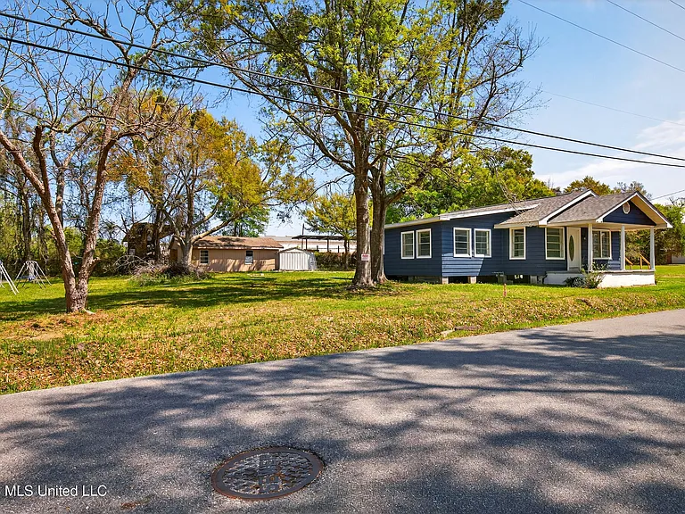 612 N Wright Ave — Photo 3