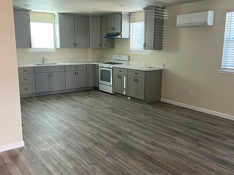209 Auburn St — Photo 5