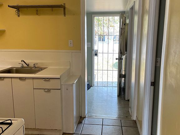 5th image of 221 W Lime Ave
