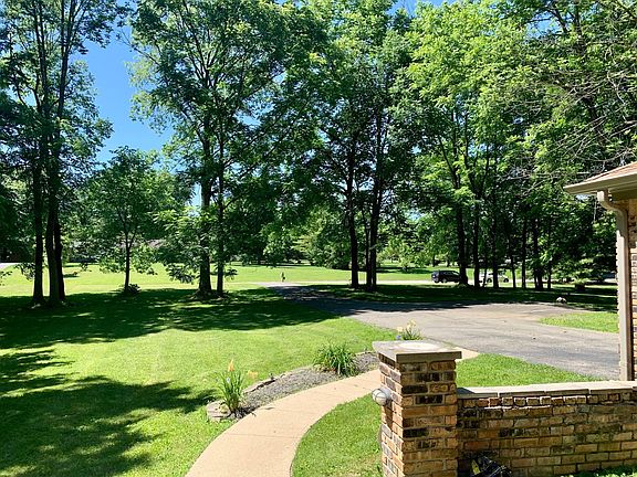 2nd image of 950 Saddle Brook Dr