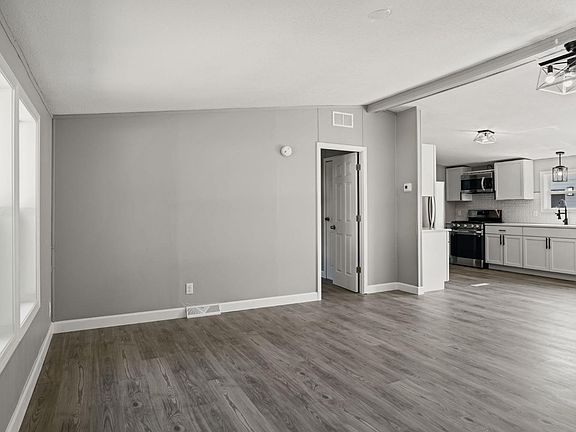 5th image of 14020 Windsor St