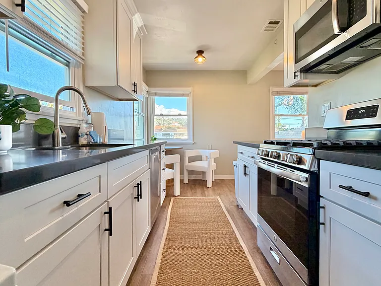 Encino Ln — Photo 15