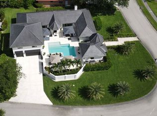 1919 Manchester Cir, Naples, FL 34109