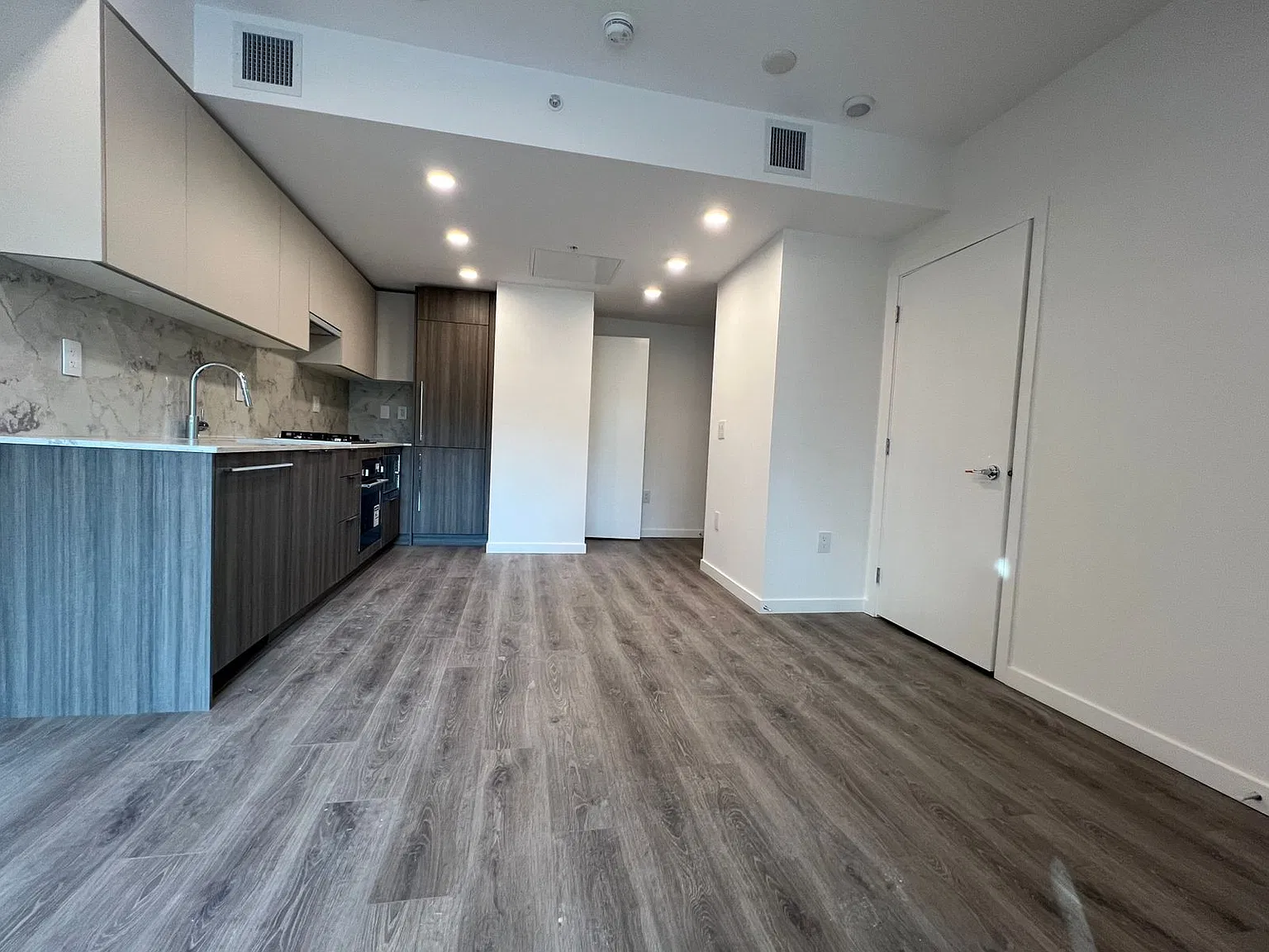 1 bed, 571 sqft, $1,800 — Photo 4