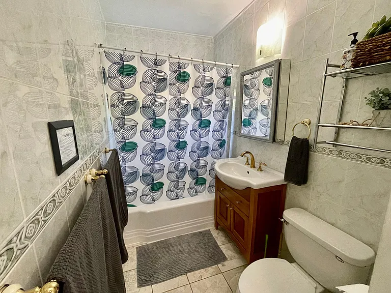 150 NE 146th St #1 — Photo 15