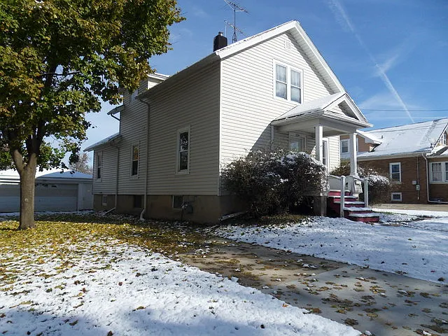 324 Forest Ave photo 1