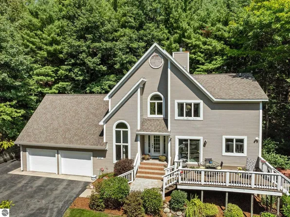 2127 E Timberlane Dr, Traverse City, MI 49686