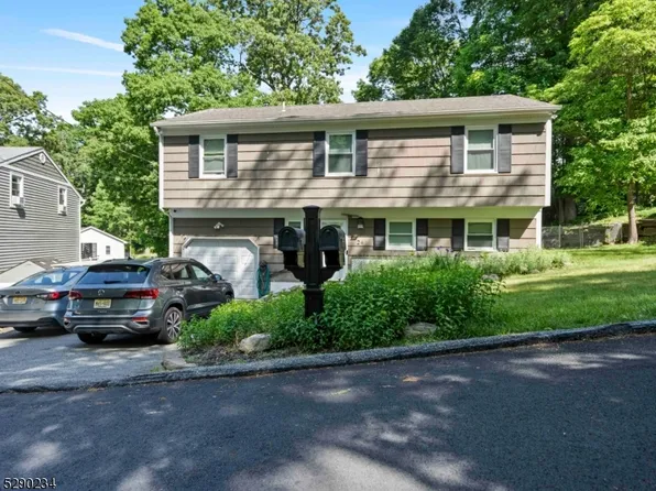 24 Alfred Way, Hopatcong Boro, NJ 07843