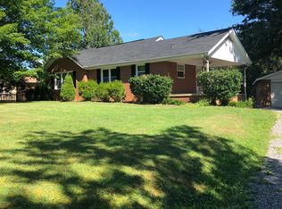 877 Sand Hill Rd, Asheville, NC 28806