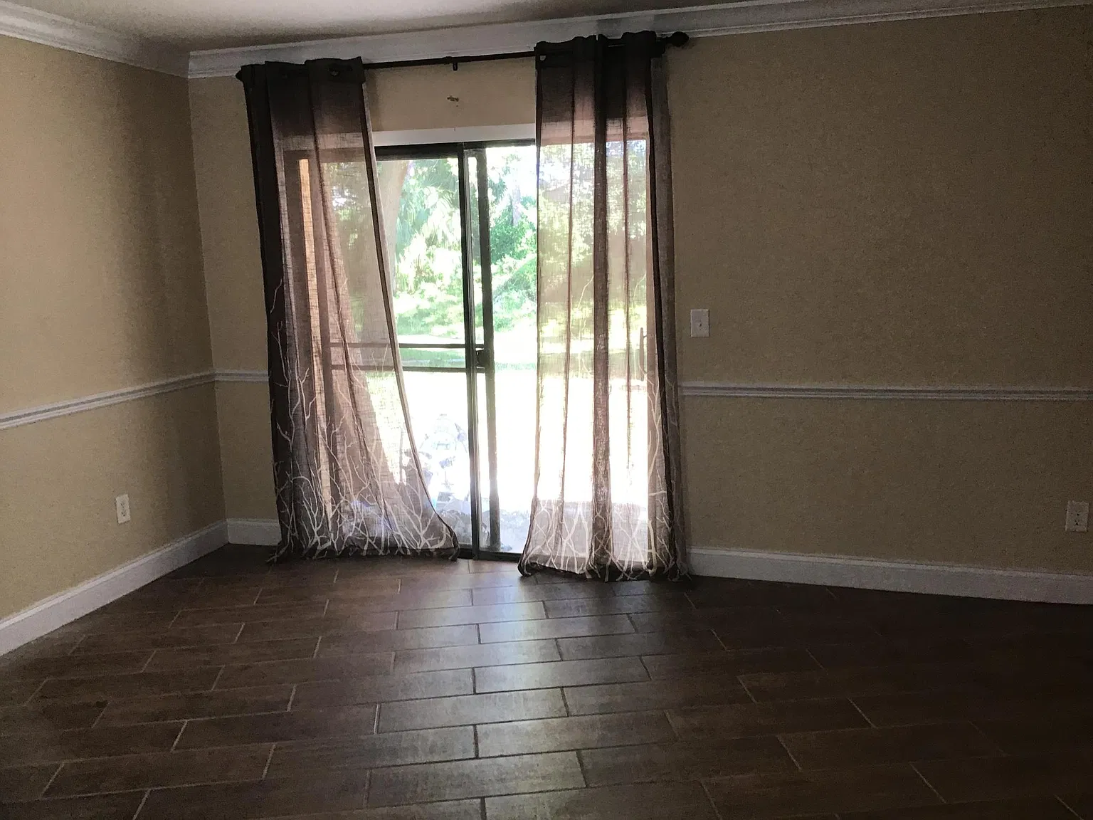 2 bed, 1.5 bath, 1040 sqft, $1,450 — Photo 3