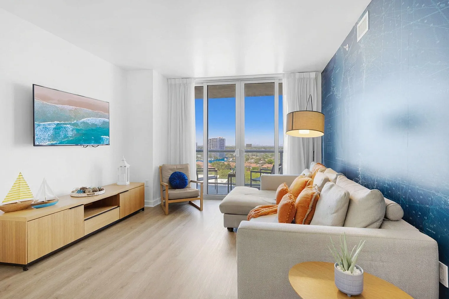 2 bed, 2.0 bath, 990 sqft, $4,136 — Photo 1