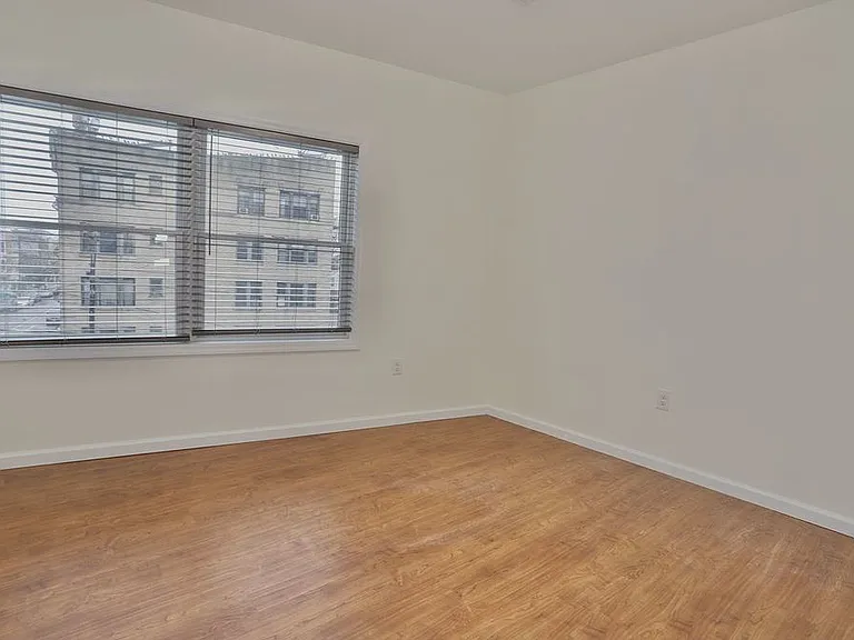 143 Zabriskie St #2D — Photo 7