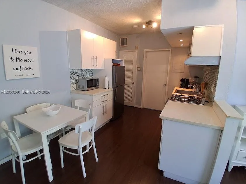 Sobe Phoenix Condo — Photo 4