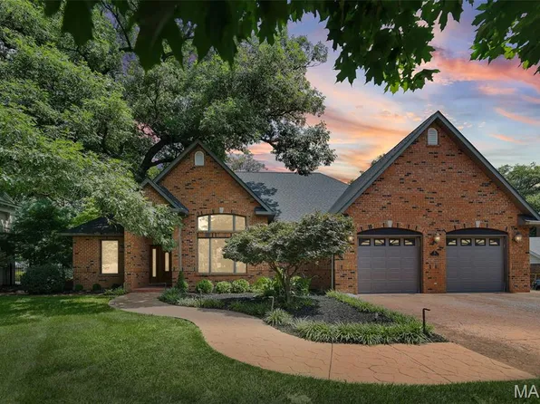 39 Country Club Pl, Belleville, IL 62223