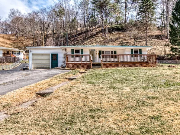 1165 1/2 Matson Dr, Marion, VA 24354