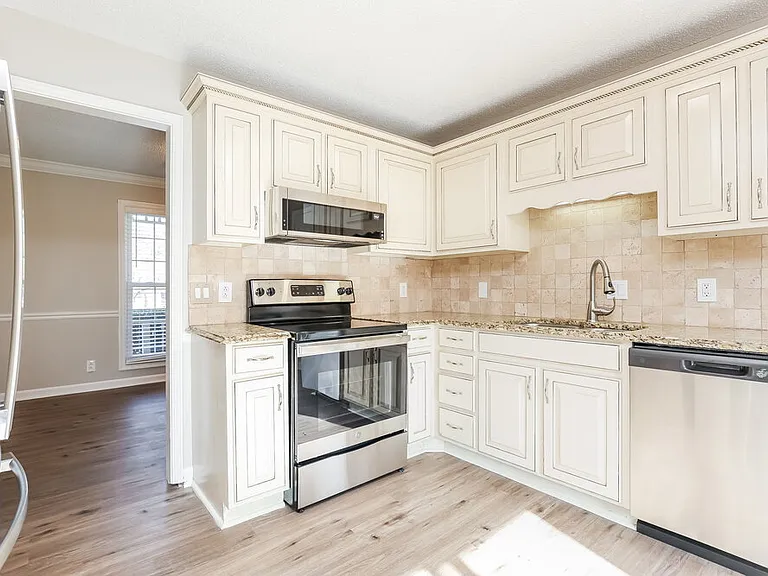 111 Dorchester Ct — Photo 9