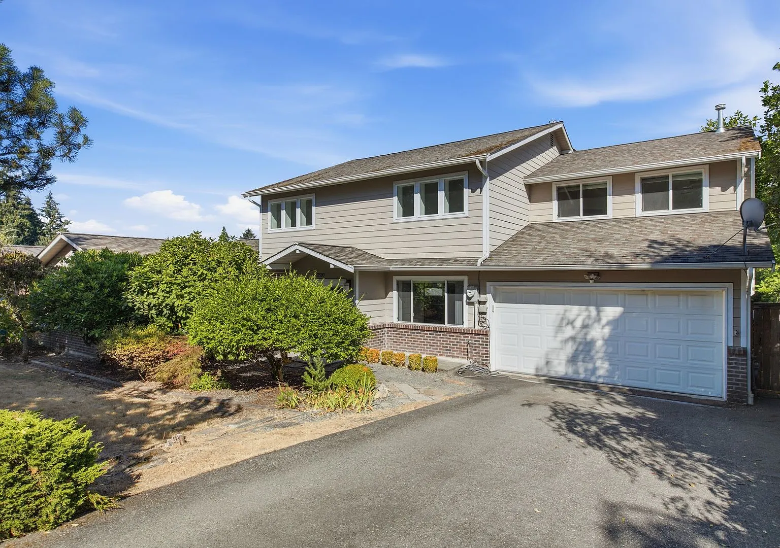 Bellevue Custom Built Home — Photo 1