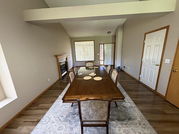 3rd image of 402 Creekside Dr
