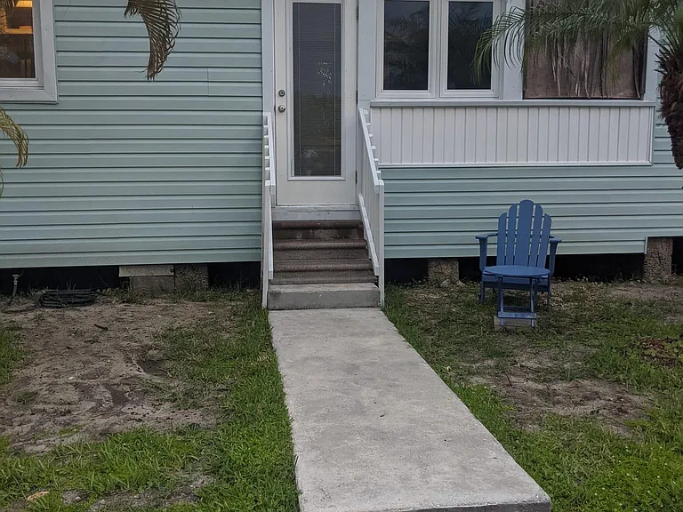 110 Freesia St #7 — Photo 5