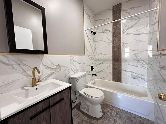 2nd image of 141 Monticello Ave #4