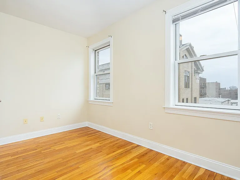 528 47th St #3A — Photo 10