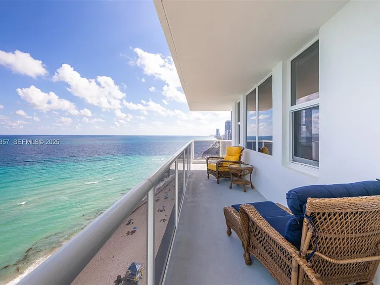 3725 Ocean Dr #Penthouse 02 — Photo 15
