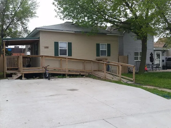 128 E 3rd St, Hastings, NE 68901