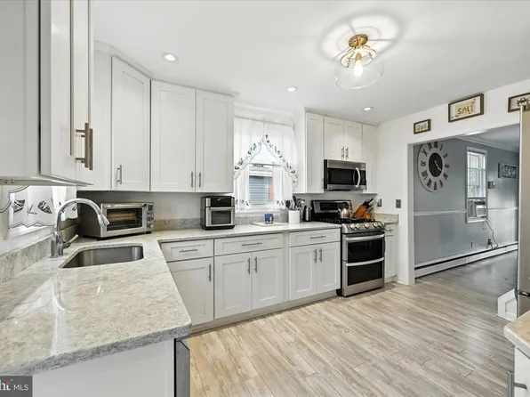 204 Bayside Dr, Dundalk, MD 21222