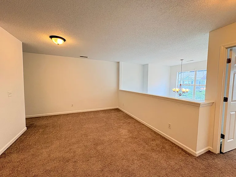 390 Gardners Cir — Photo 16