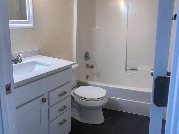5th image of 26215 Central Ave NE #102