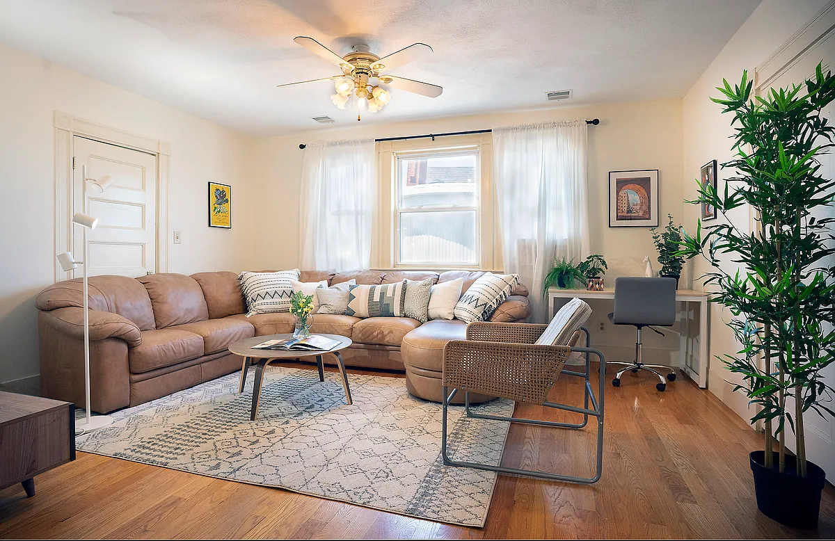 Living room - 18 Magnolia Sq