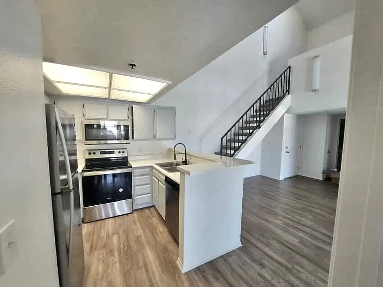 Windrose Place Pasadena — Photo 59