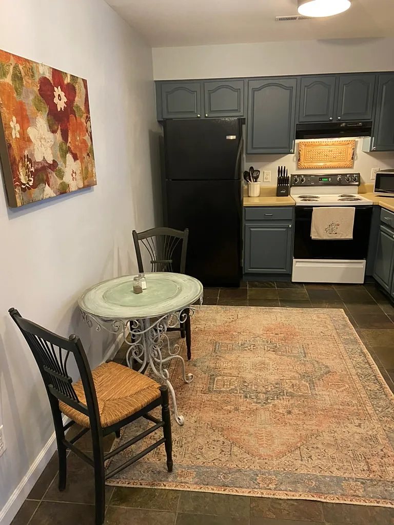 2 bed, 984 sqft, $2,400 — Photo 4