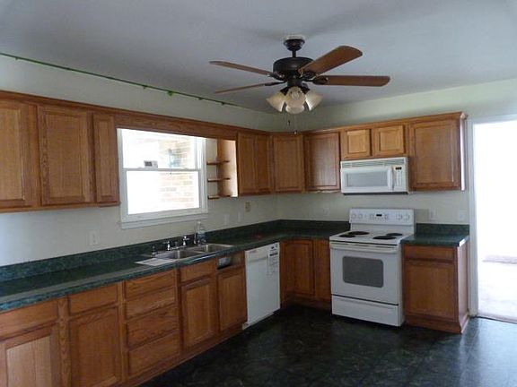 3rd image of 307 Meadow Dr