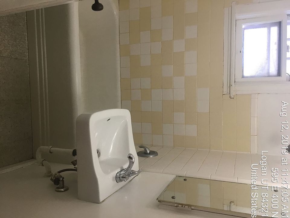 2nd image of 595 E 400 N APT 3