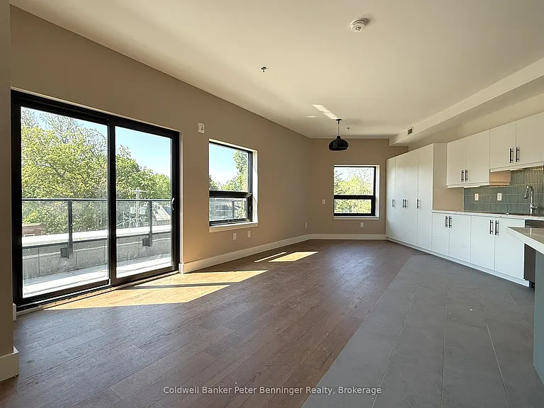 604 Queen St S #405 — Photo 5