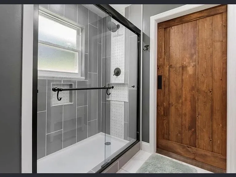 3704 Hilldale Dr NE — Photo 16