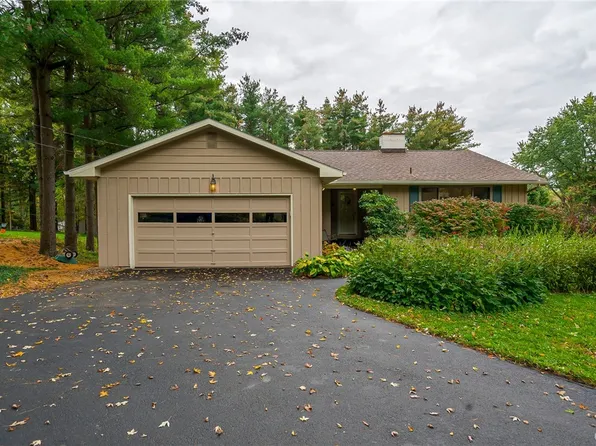 5846 Winacre Dr, La Fayette, NY 13084