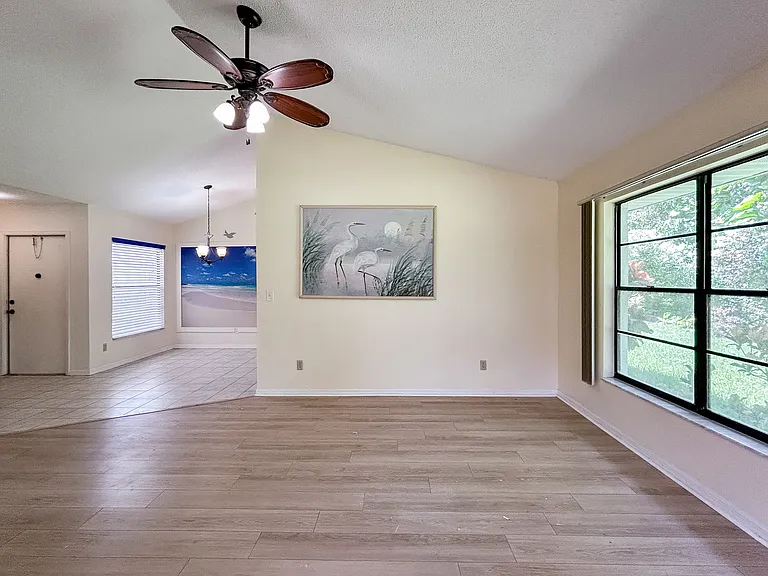 1750 Atrium Dr — Photo 4
