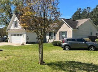 348 Hunters Creek Dr, Raeford, NC 28376