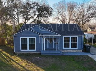 834 S Magnolia Ave, Luling, TX 78648